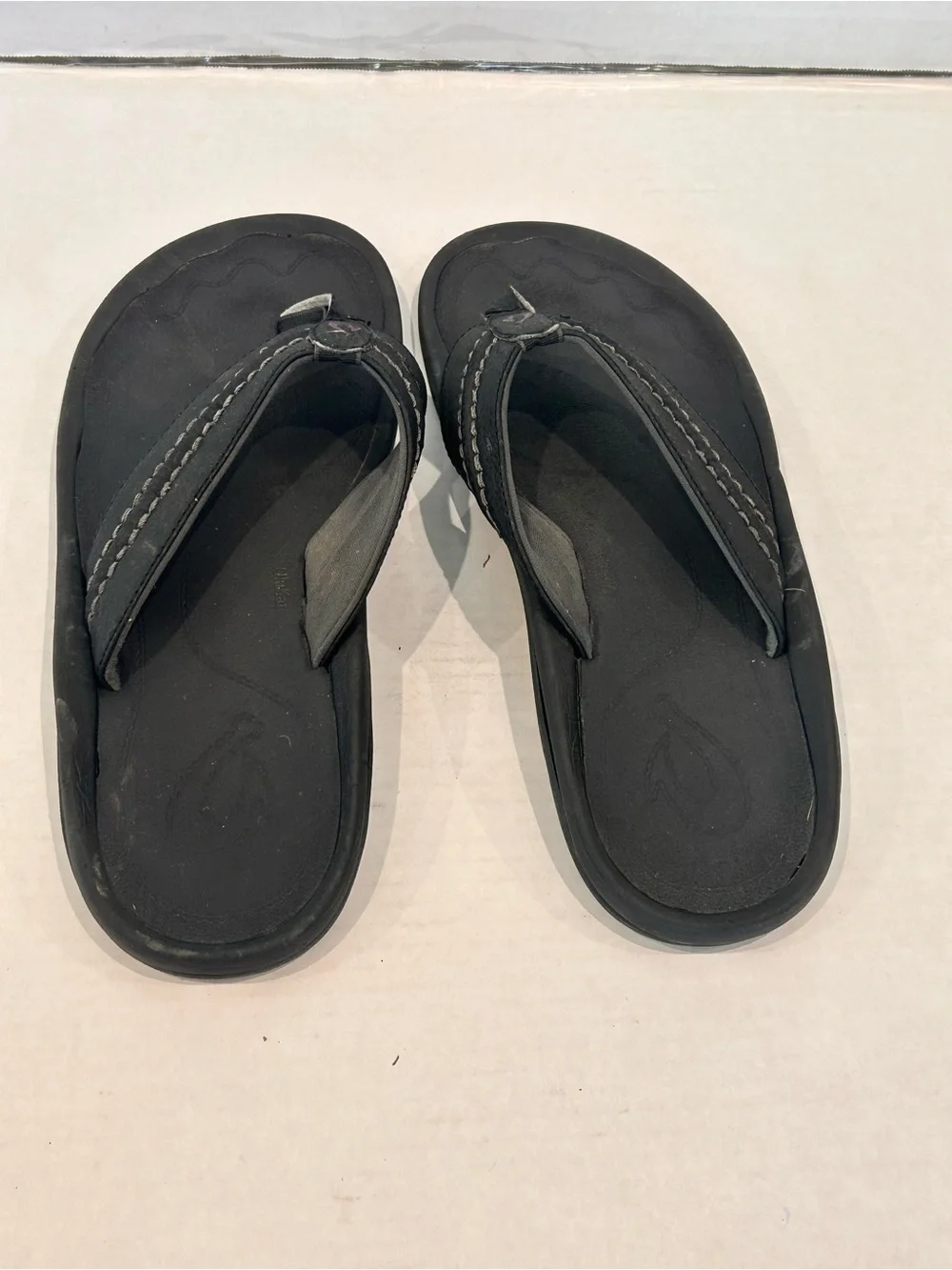 OluKai Hokua Men’s Black Comfort Flip Flop Sandals Beach Thong Slides size 10